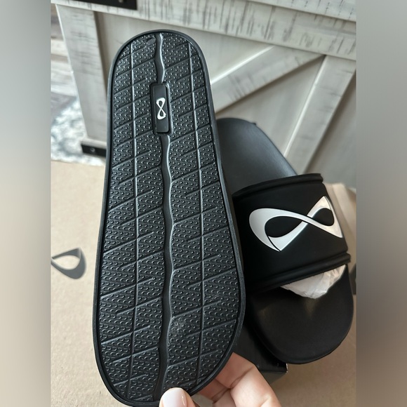 Nfinity Logo Slides - New In Box - Black - Picture 3 of 5